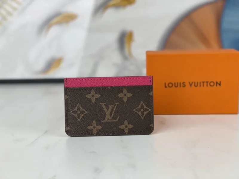 Alternative view of LV Wallets-2263