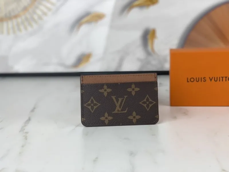 Alternative view of LV Wallets-2265