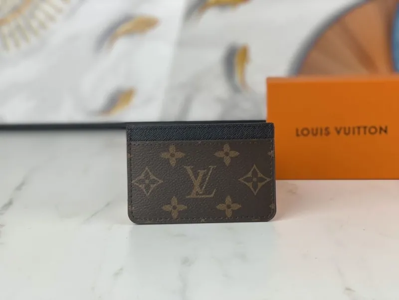 LV Wallets-2266