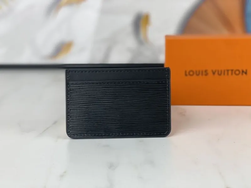 Alternative view of LV Wallets-2269