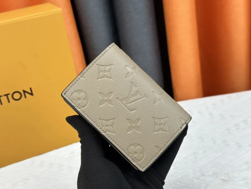 Alternative view of LV Wallets-2276