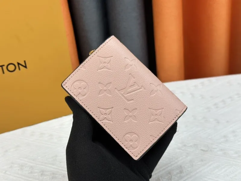 Alternative view of LV Wallets-2277