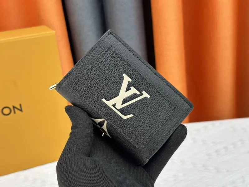 LV Wallets-2278