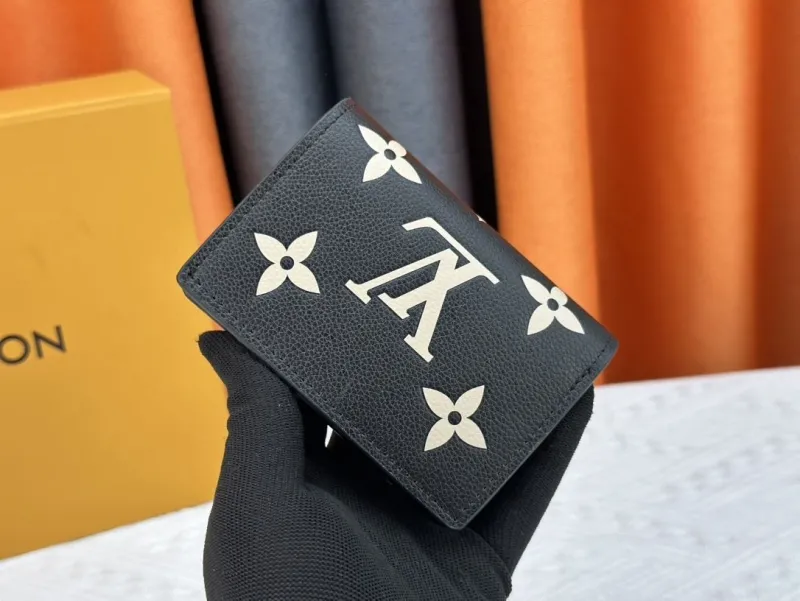 Alternative view of LV Wallets-2278