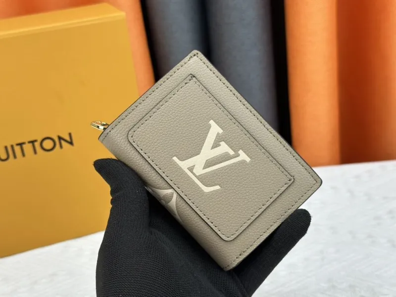 LV Wallets-2279