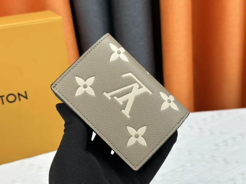 Alternative view of LV Wallets-2279