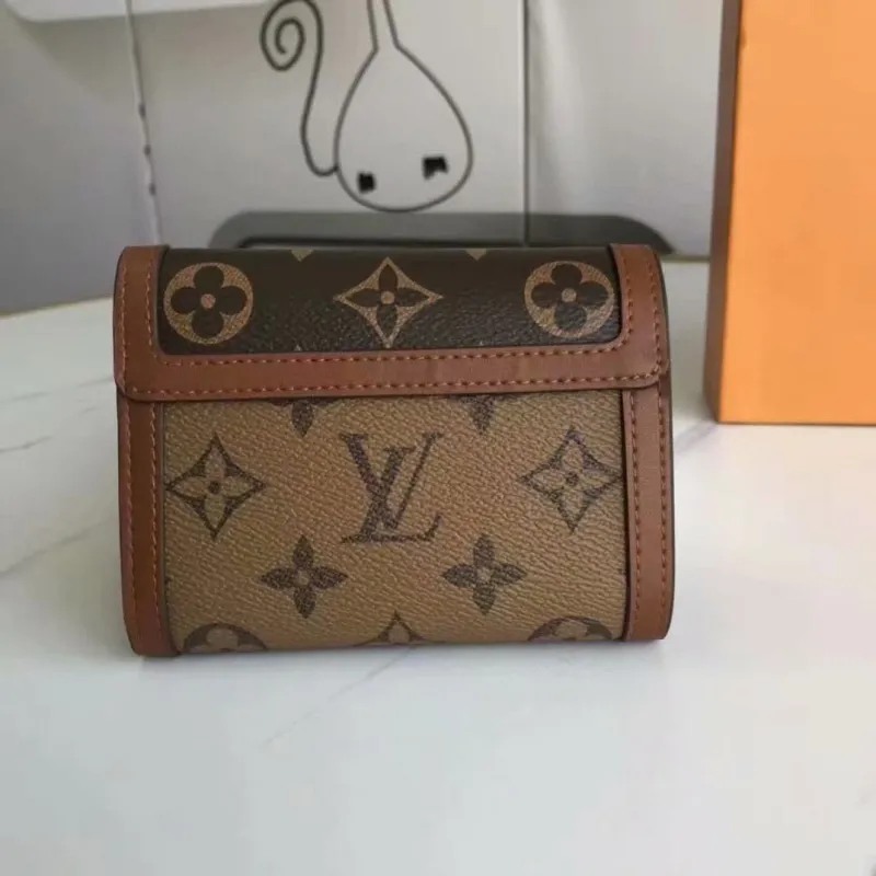 Alternative view of LV Wallets-2281