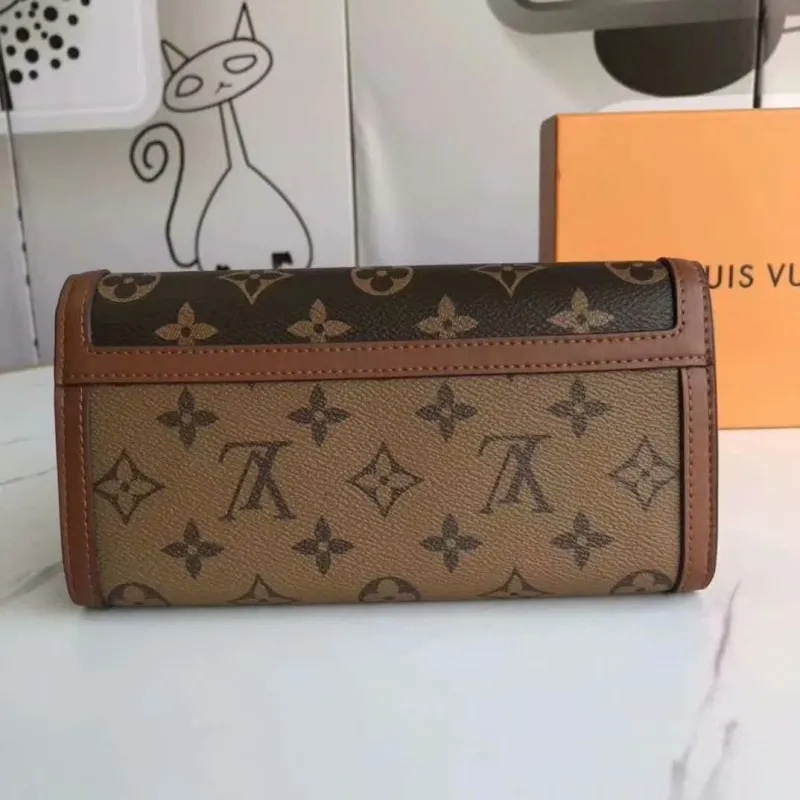 Alternative view of LV Wallets-2282