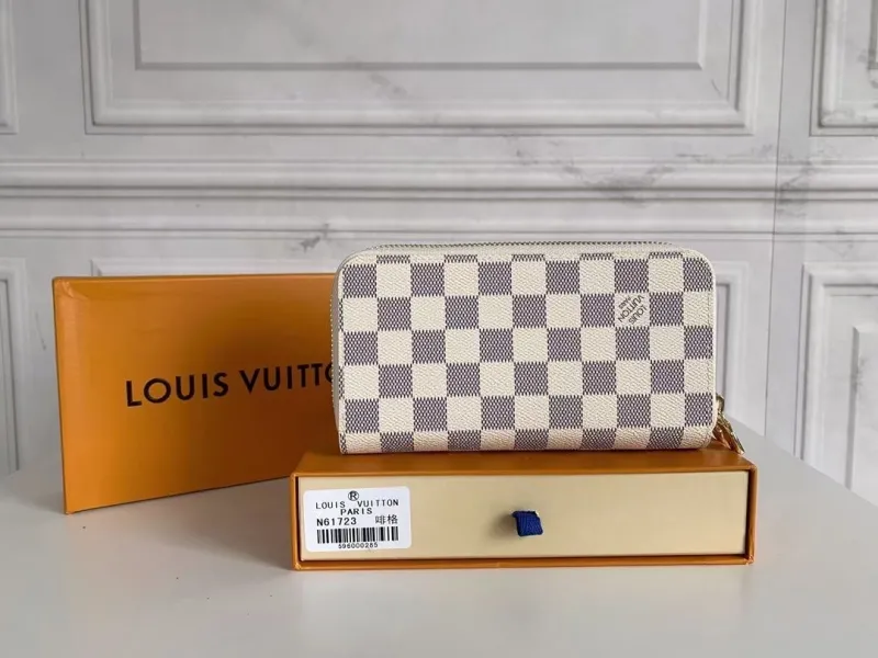 LV Wallets-2284