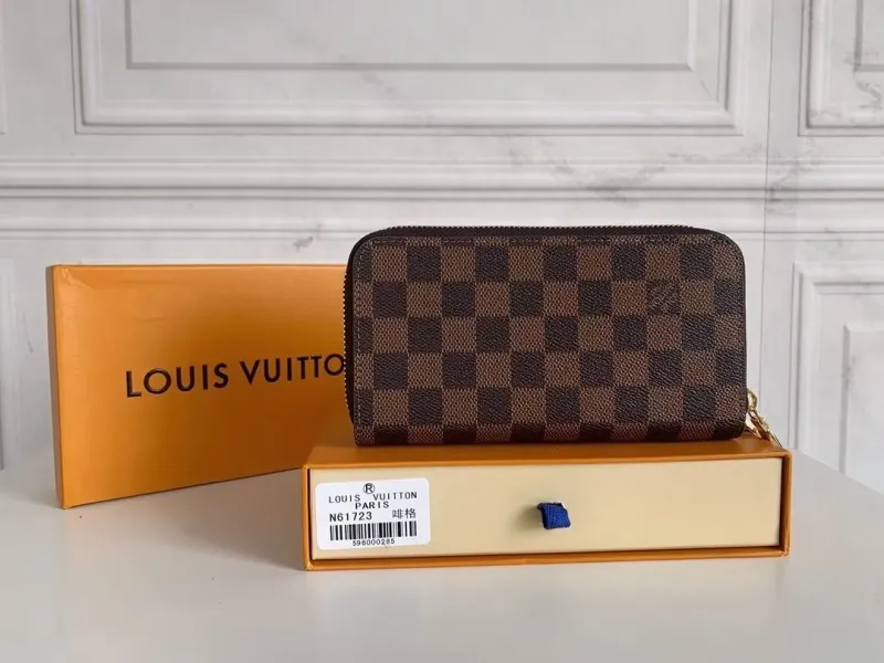 LV Wallets-2286