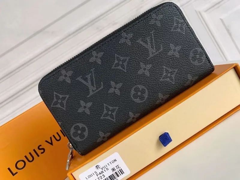 Alternative view of LV Wallets-2288