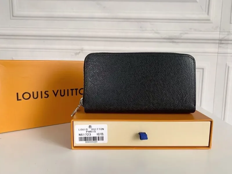 LV Wallets-2289