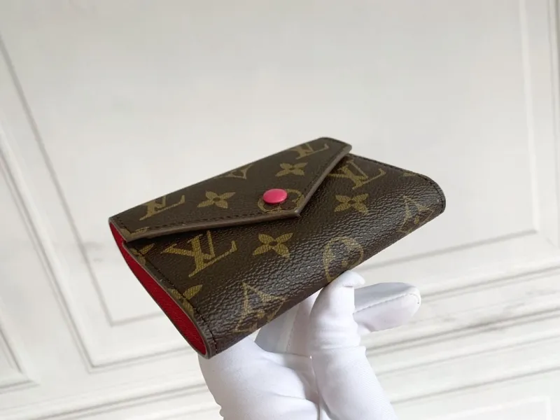 Alternative view of LV Wallets-2290