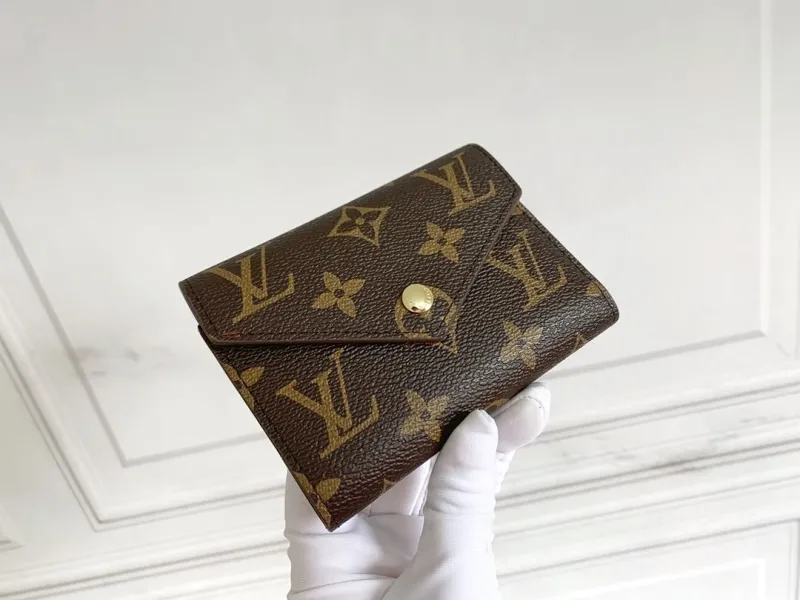 Alternative view of LV Wallets-2292
