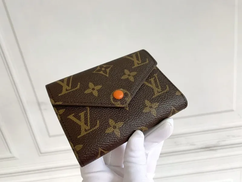 LV Wallets-2293