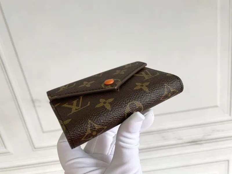 Alternative view of LV Wallets-2293