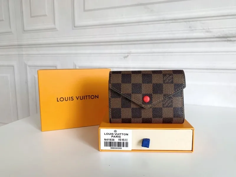 LV Wallets-2294