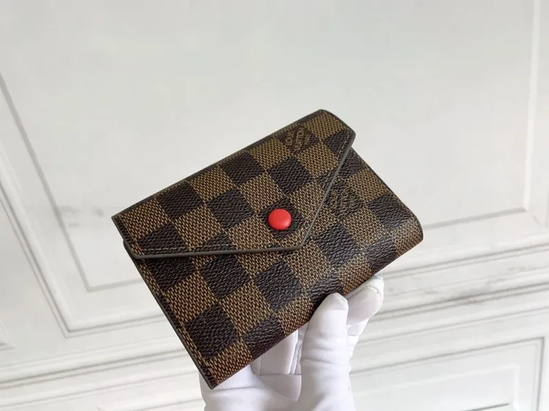 Alternative view of LV Wallets-2294