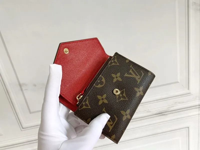 Alternative view of LV Wallets-2295