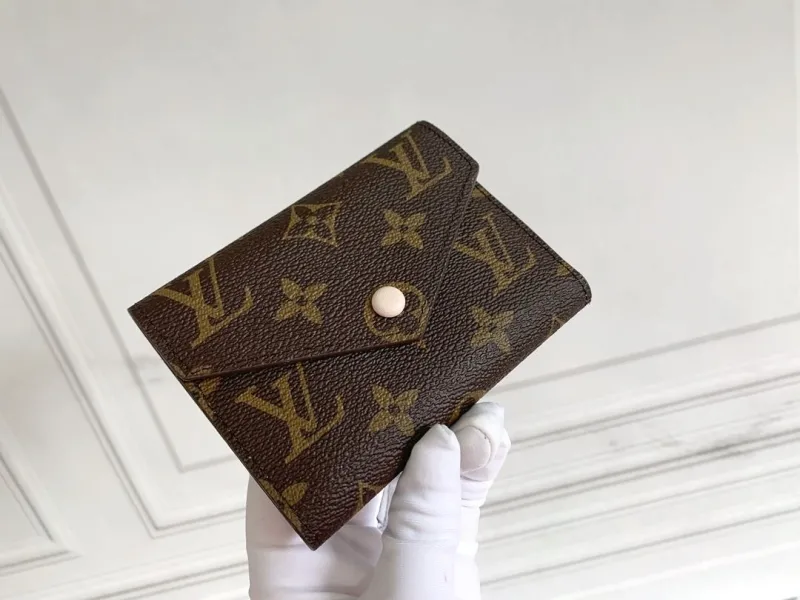 LV Wallets-2296