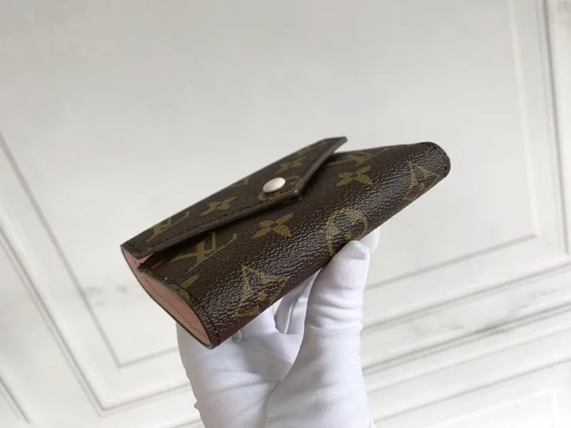 Alternative view of LV Wallets-2296