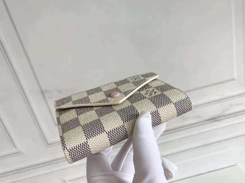 Alternative view of LV Wallets-2297