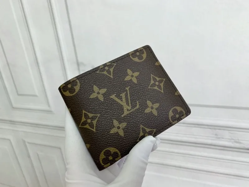 Alternative view of LV Wallets-2299