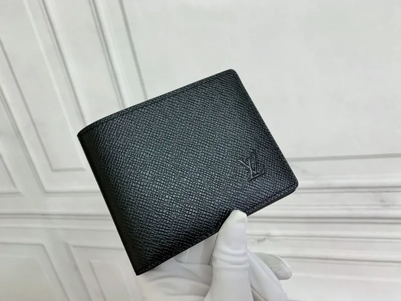Alternative view of LV Wallets-2302