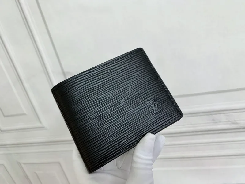 Alternative view of LV Wallets-2303