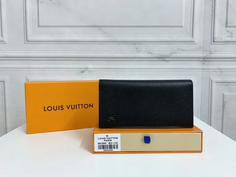 LV Wallets-2305