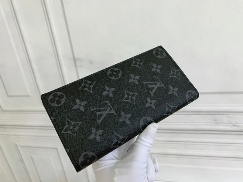 Alternative view of LV Wallets-2306