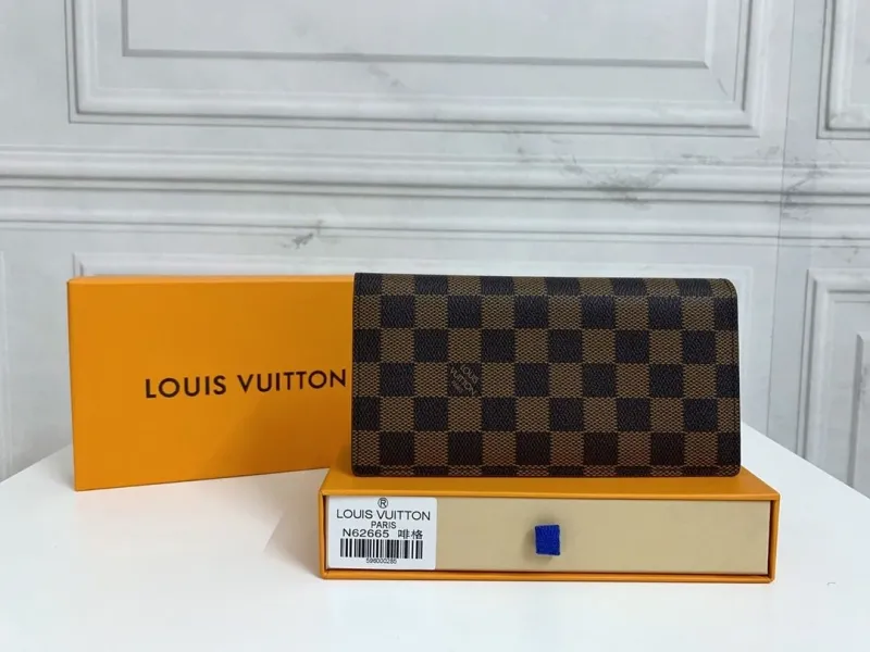 LV Wallets-2307