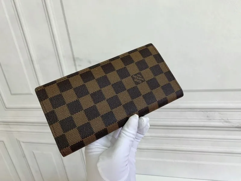Alternative view of LV Wallets-2307