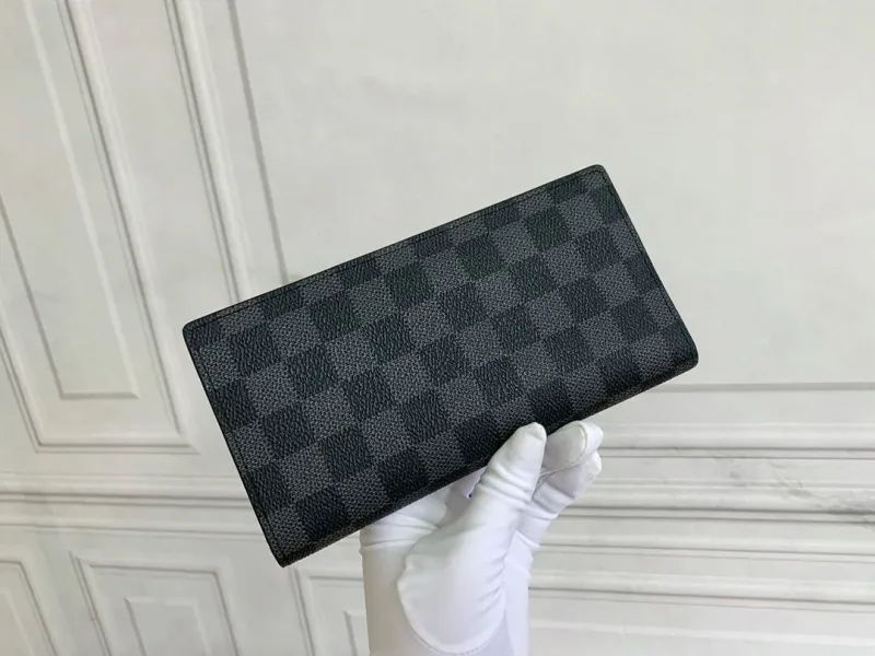 Alternative view of LV Wallets-2308