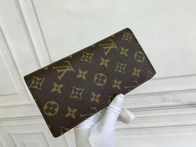 Alternative view of LV Wallets-2309