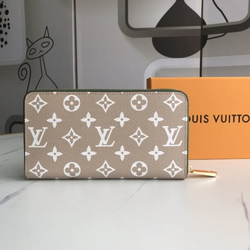 Alternative view of LV Wallets-2310