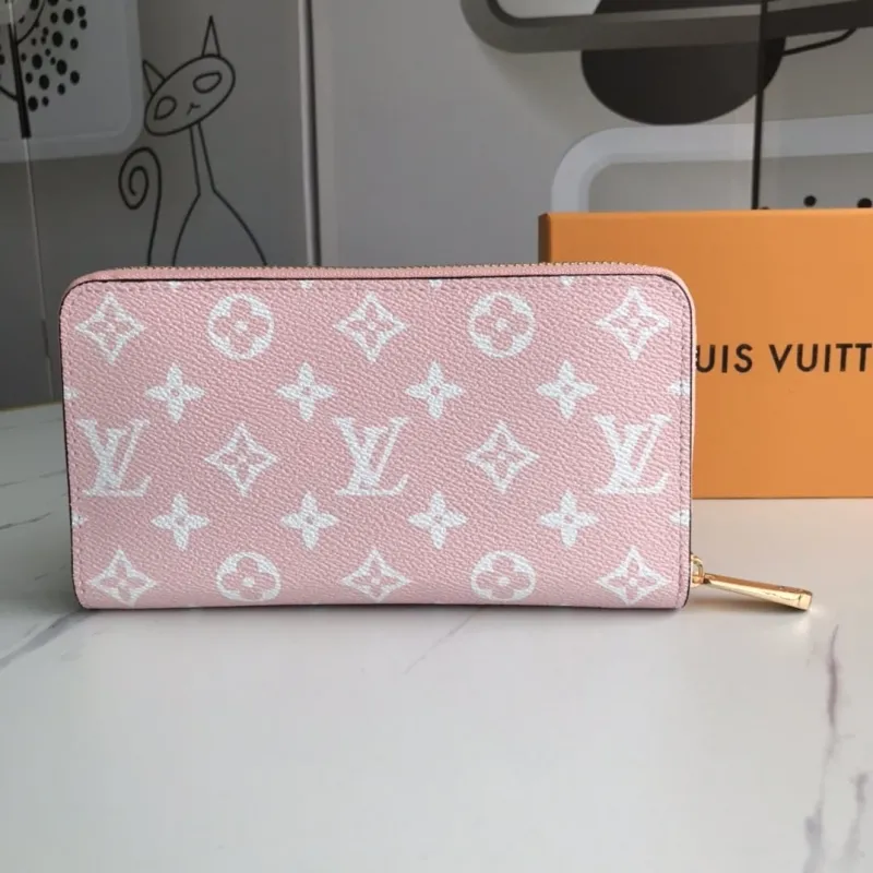 Alternative view of LV Wallets-2311