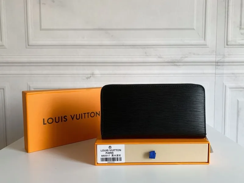 LV Wallets-2318