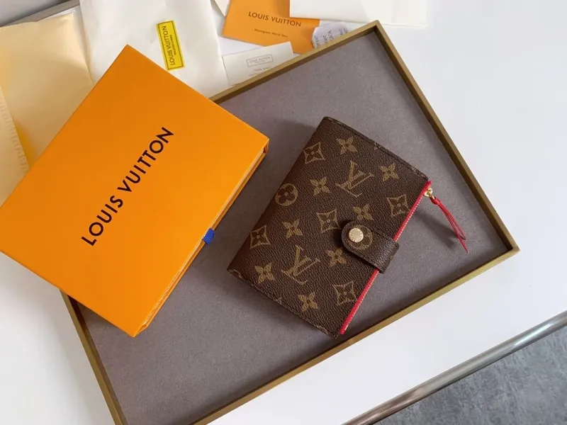LV Wallets-2319