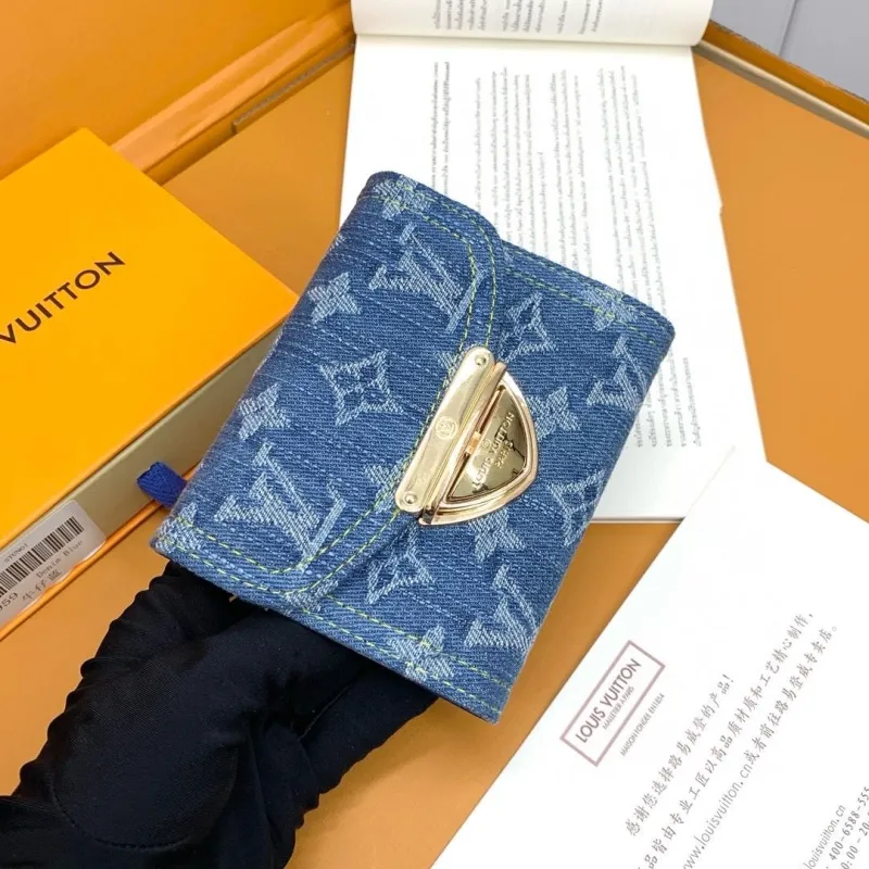 Alternative view of LV Wallets-2320