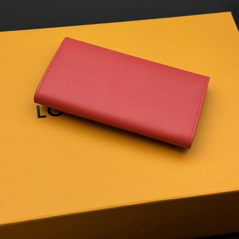 Alternative view of LV Wallets-2322