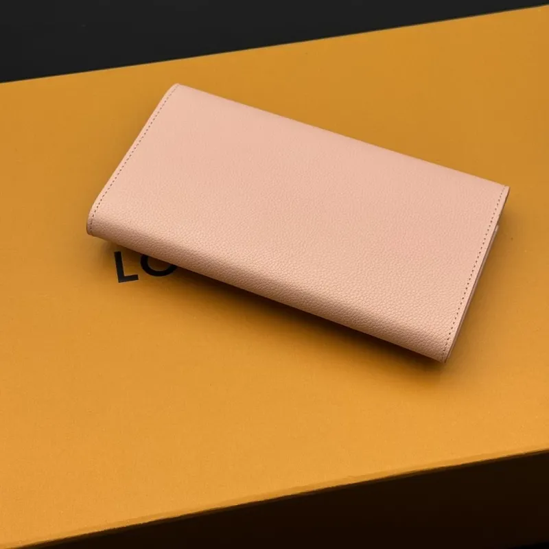 Alternative view of LV Wallets-2323