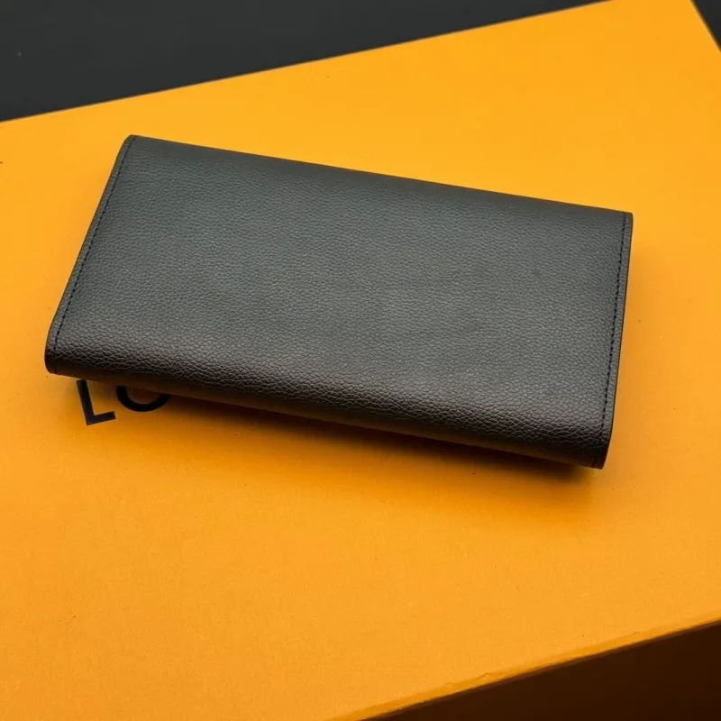 Alternative view of LV Wallets-2324