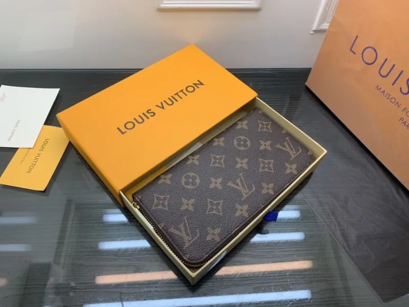 Alternative view of LV Wallets-2333