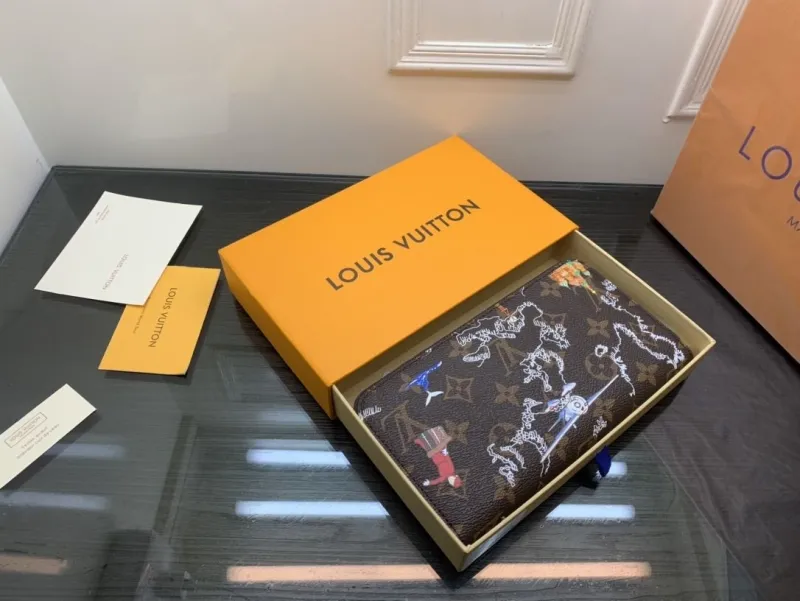 Alternative view of LV Wallets-2334
