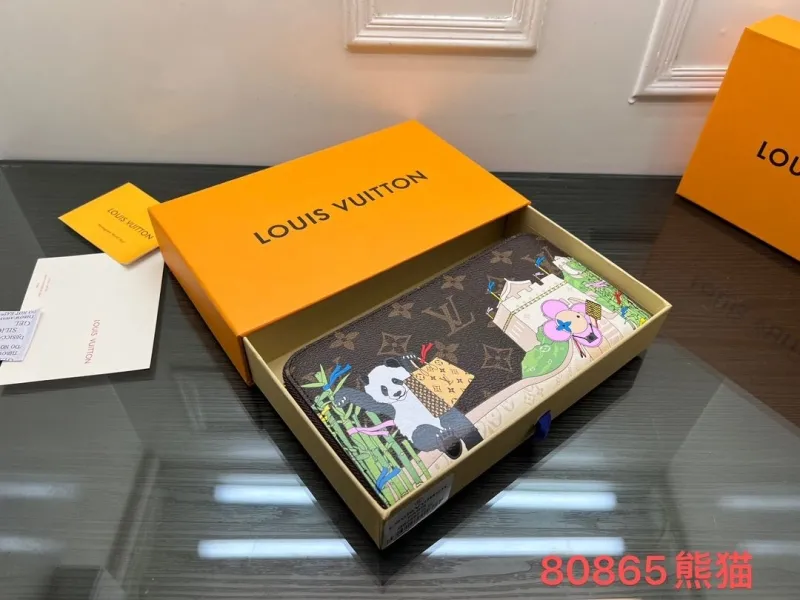 LV Wallets-2338