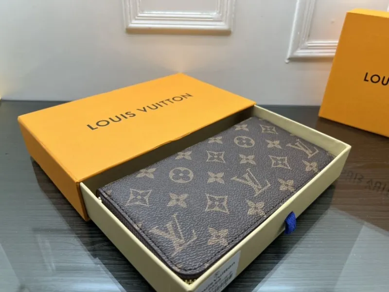 Alternative view of LV Wallets-2341