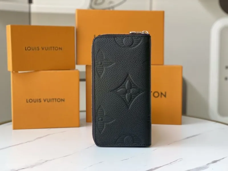 Alternative view of LV Wallets-2345