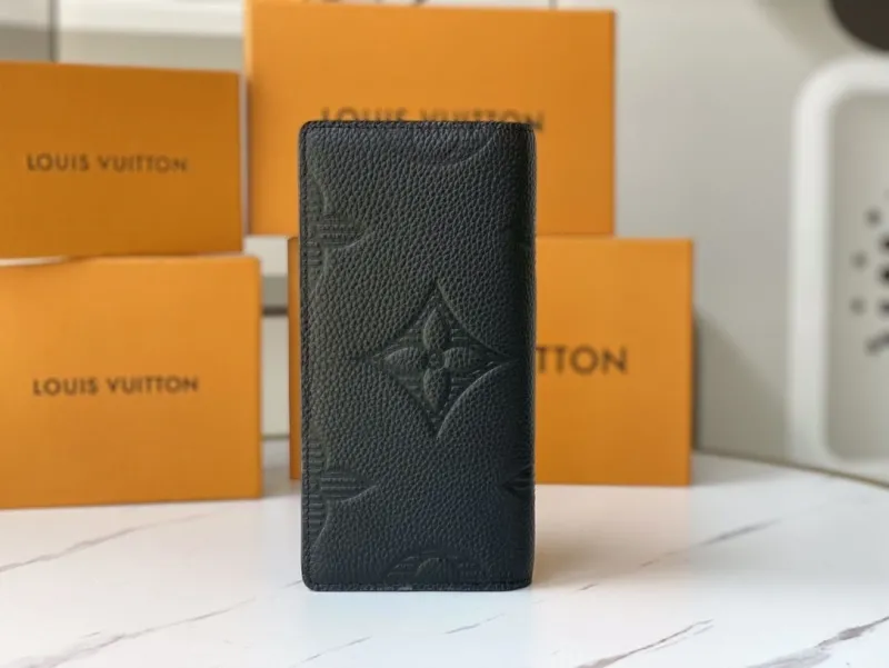 Alternative view of LV Wallets-2346