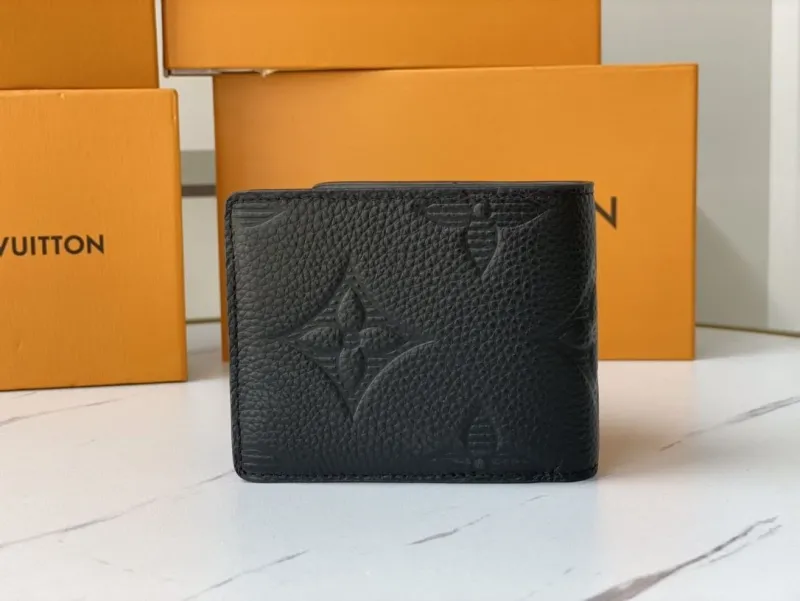 Alternative view of LV Wallets-2347